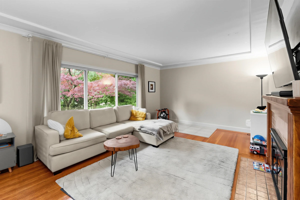 Family Room Photo of 1095 E 29th Street, North Vancouver, BC