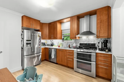 Kitchen Island Photo of 1095 E 29th Street, North Vancouver, BC