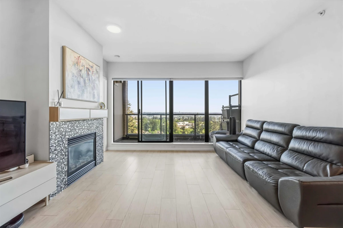 Dining Area Photo of 1407 7388 Sandborne Avenue, Burnaby, BC