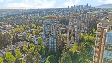 Swimming Pool Photo of 1407 7388 Sandborne Avenue, Burnaby, BC