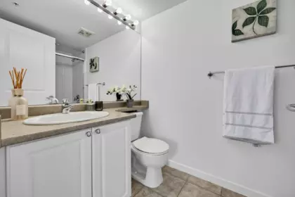 Guest Bathroom Photo of 903 850 Royal Avenue, New Westminster, BC