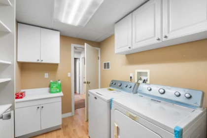 Guest Bathroom Photo of 41588 Yarrow Central Road, Yarrow, BC