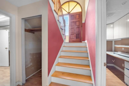 Walk-In Closet Photo of 41588 Yarrow Central Road, Yarrow, BC