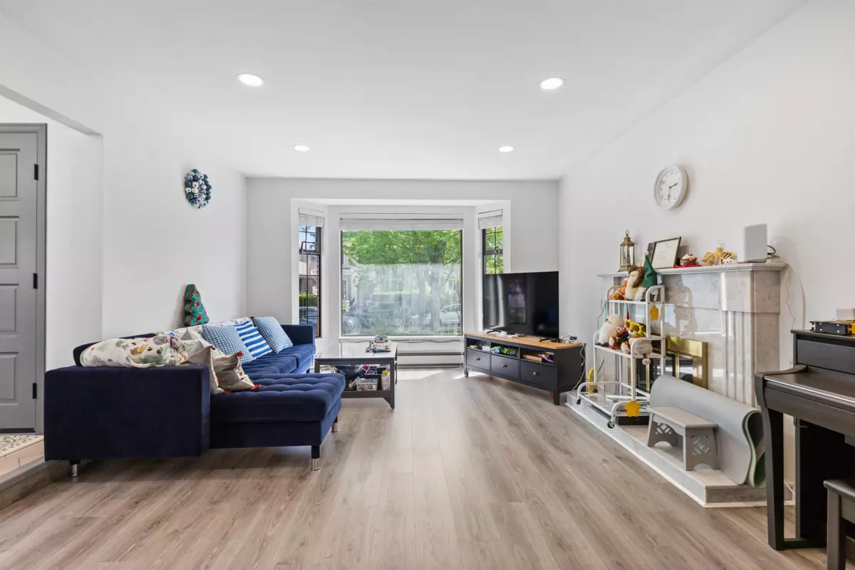 Dining Area Photo of 189 W 46th Avenue, Vancouver, BC