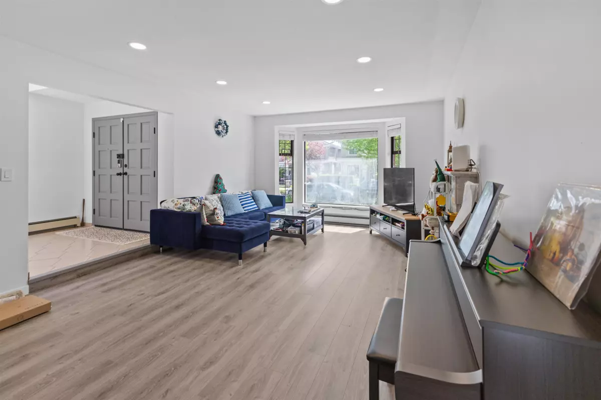 Family Room Photo of 189 W 46th Avenue, Vancouver, BC