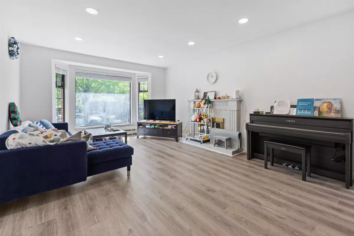 Living Room Photo of 189 W 46th Avenue, Vancouver, BC