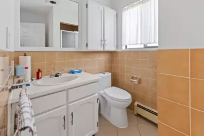 Powder Room Photo of 189 W 46th Avenue, Vancouver, BC