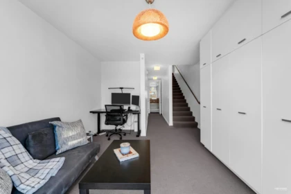 Entry Foyer Photo of 2 850 W 8th Avenue, Vancouver, BC