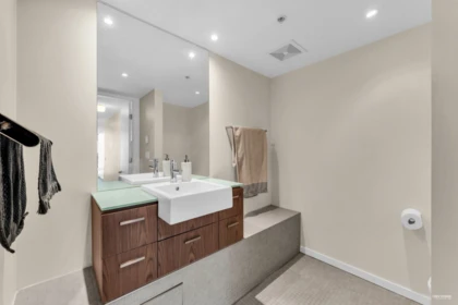 Hallway Photo of 2 850 W 8th Avenue, Vancouver, BC