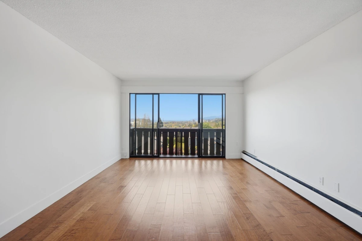 Dining Area Photo of 314 1345 Chesterfield Avenue, North Vancouver, BC