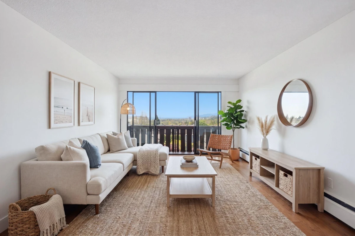 Family Room Photo of 314 1345 Chesterfield Avenue, North Vancouver, BC