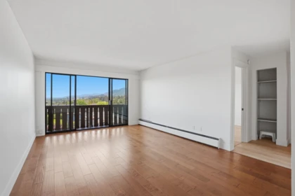 Breakfast Nook Photo of 314 1345 Chesterfield Avenue, North Vancouver, BC