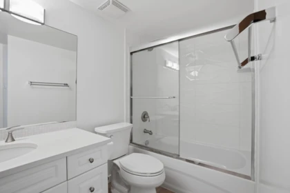 Hot Tub / Spa Photo of 314 1345 Chesterfield Avenue, North Vancouver, BC