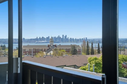 Kitchen Island Photo of 314 1345 Chesterfield Avenue, North Vancouver, BC