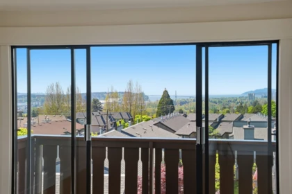 Kitchen Photo of 314 1345 Chesterfield Avenue, North Vancouver, BC