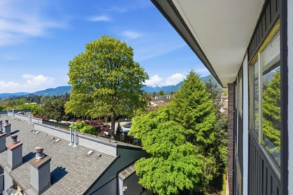 Neighborhood Park Photo Near 314 1345 Chesterfield Avenue, North Vancouver, BC