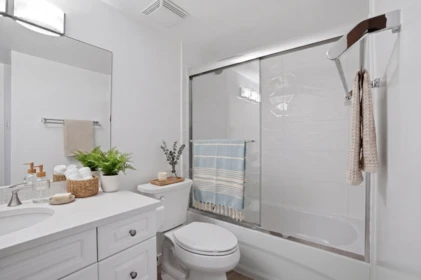 Swimming Pool Photo of 314 1345 Chesterfield Avenue, North Vancouver, BC
