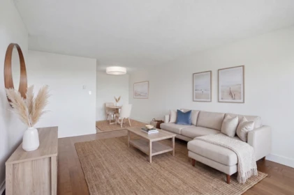 Walk-In Closet Photo of 314 1345 Chesterfield Avenue, North Vancouver, BC