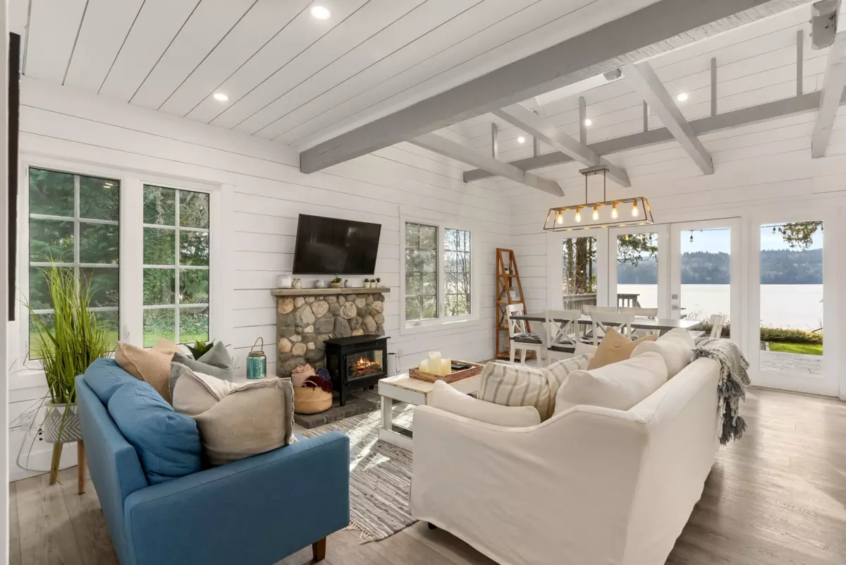 Family Room Photo of 6129 Sechelt Inlet Road, Sechelt, BC