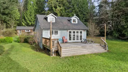Hot Tub / Spa Photo of 6129 Sechelt Inlet Road, Sechelt, BC