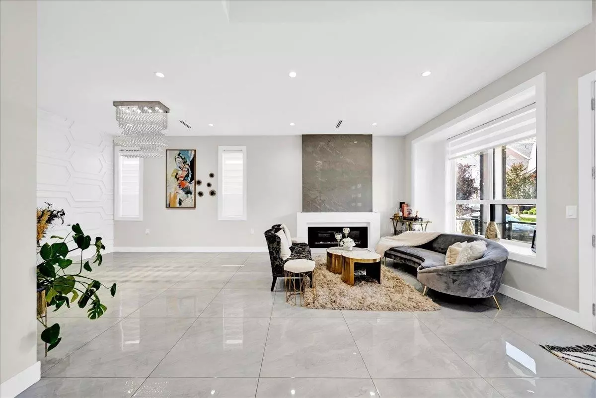 Family Room Photo of 5932 139a Street, Surrey, BC