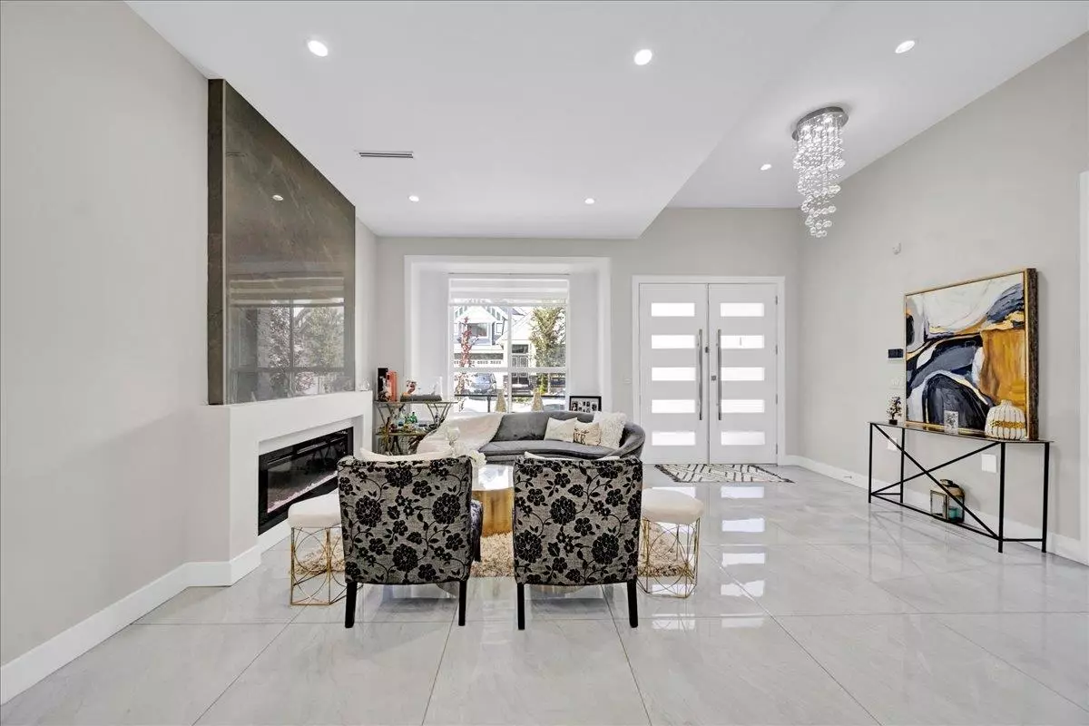 Living Room Photo of 5932 139a Street, Surrey, BC