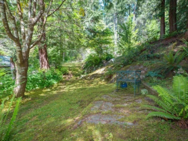 Garden / Landscaping Photo of 8626 Redrooffs Road, Halfmoon Bay, BC