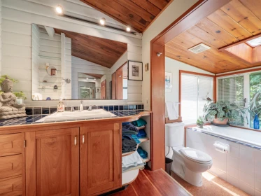 Office / Den Photo of 8626 Redrooffs Road, Halfmoon Bay, BC