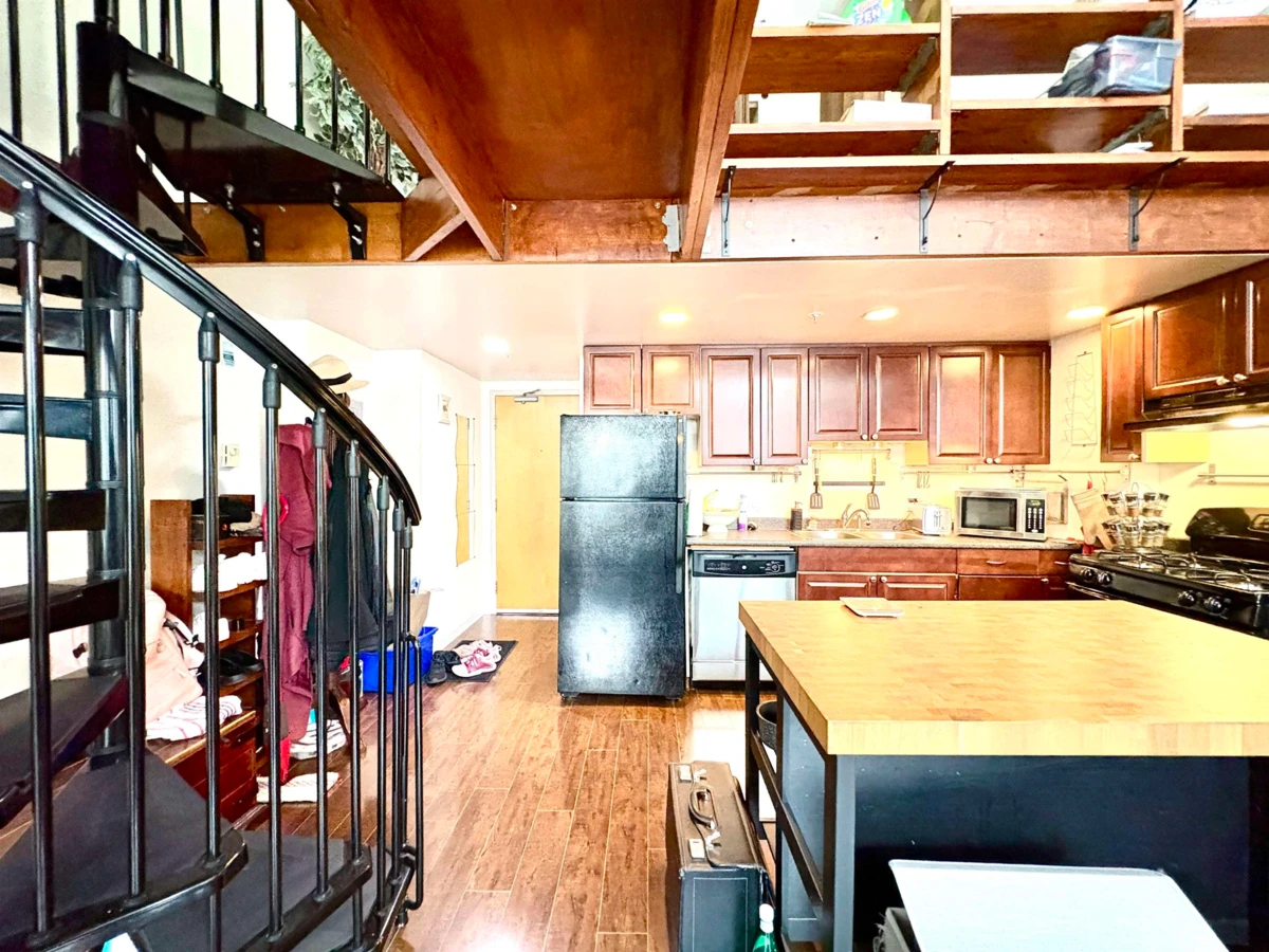 Dining Area Photo of 406 933 Seymour Street, Vancouver, BC