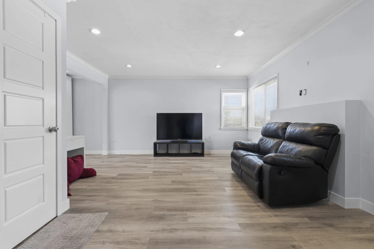 Living Room Photo of 45 Renfrew Street, Vancouver, BC