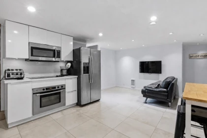 Guest Bathroom Photo of 45 Renfrew Street, Vancouver, BC