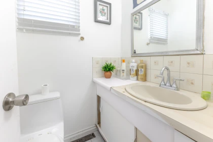 Primary Bathroom Photo of 11480 Granville Avenue, Richmond, BC