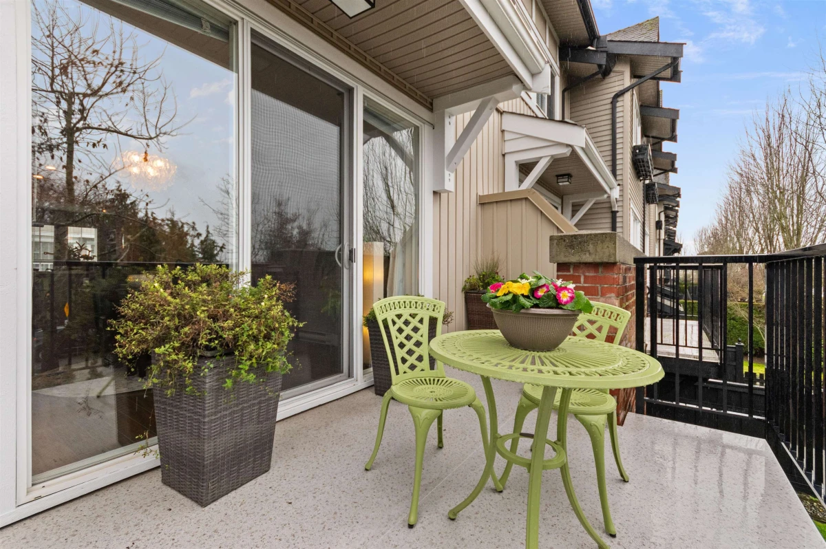 Family Room Photo of 173 2450 161a Avenue, Surrey, BC