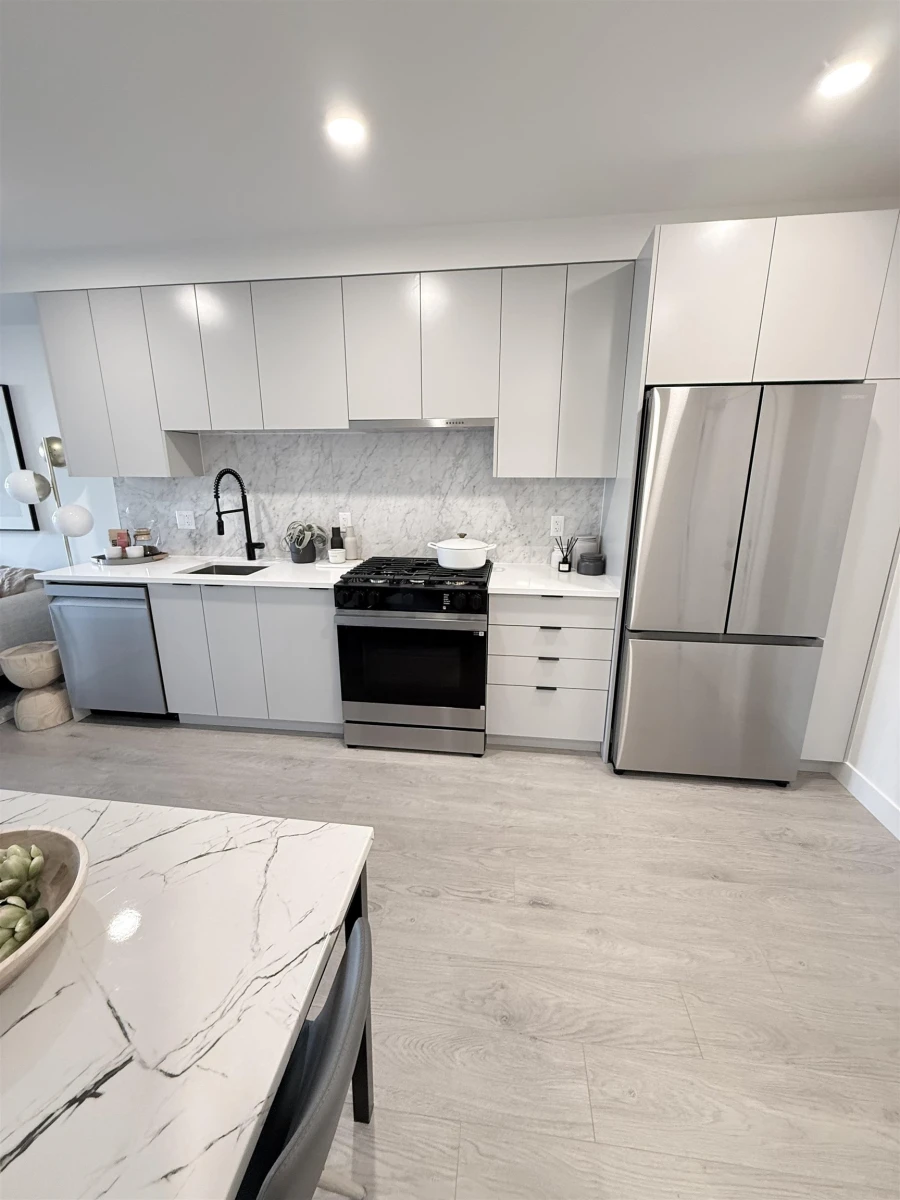Family Room Photo of 403 13258 105 Avenue, Surrey, BC