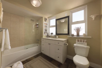 Mudroom Photo of 7952 15th Avenue, Burnaby, BC