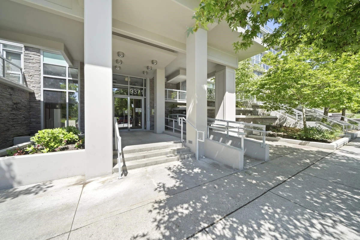Family Room Photo of 327 9371 Hemlock Drive, Richmond, BC