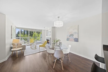 Kitchen Photo of 327 9371 Hemlock Drive, Richmond, BC