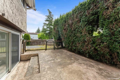 Entry Foyer Photo of 11662 89a Avenue, Delta, BC