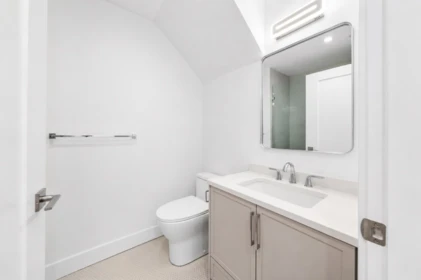 Hot Tub / Spa Photo of 531 W 61st Avenue, Vancouver, BC