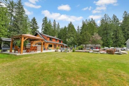 Front Yard Photo of 22050 136 Avenue, Maple Ridge, BC