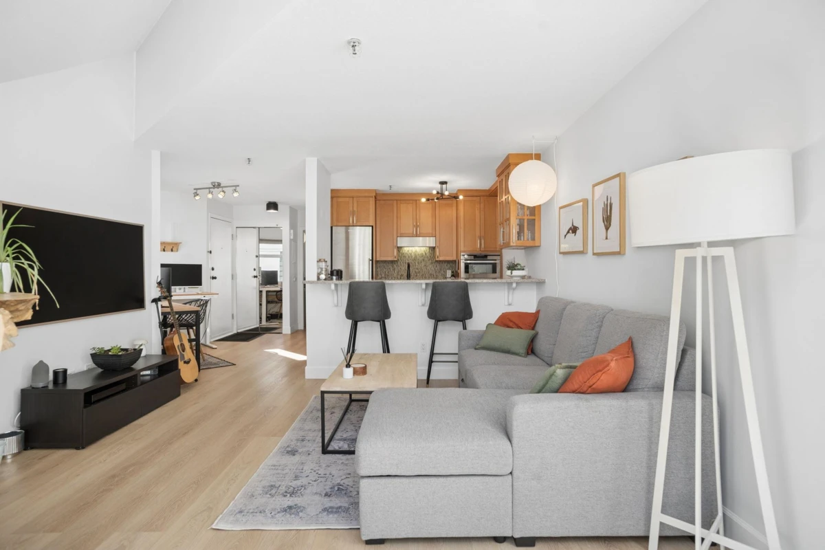 Dining Area Photo of 408 2020 W 8th Avenue, Vancouver, BC