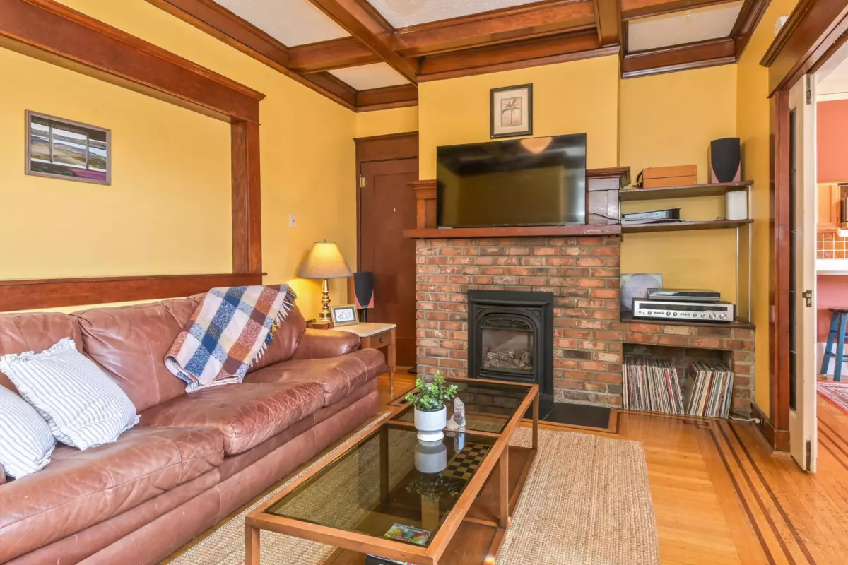 Dining Area Photo of 3422 - 3424 W 2nd Avenue, Vancouver, BC