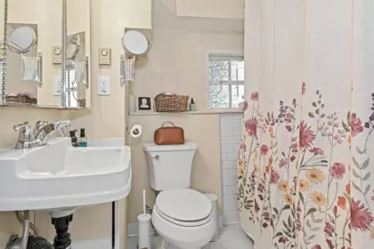 Hot Tub / Spa Photo of 3422 - 3424 W 2nd Avenue, Vancouver, BC