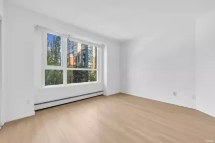 Walk-In Closet Photo of 507 388 Drake Street, Vancouver, BC