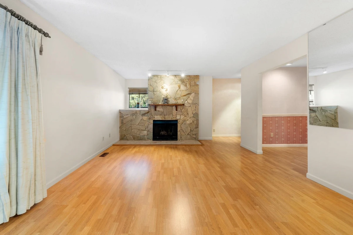 Dining Area Photo of 104 12749 16 Avenue, Surrey, BC