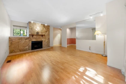Kitchen Photo of 104 12749 16 Avenue, Surrey, BC
