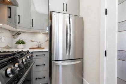 Kitchen Island Photo of 13977 60a Avenue, Surrey, BC