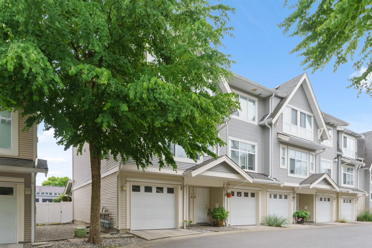 Family Room Photo of 30 6450 199 Street, Langley, BC
