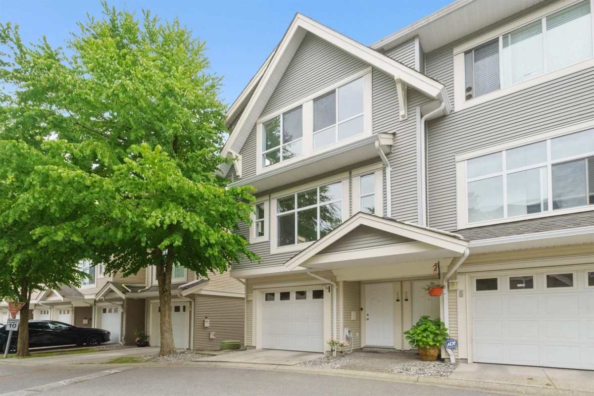 Living Room Photo of 30 6450 199 Street, Langley, BC