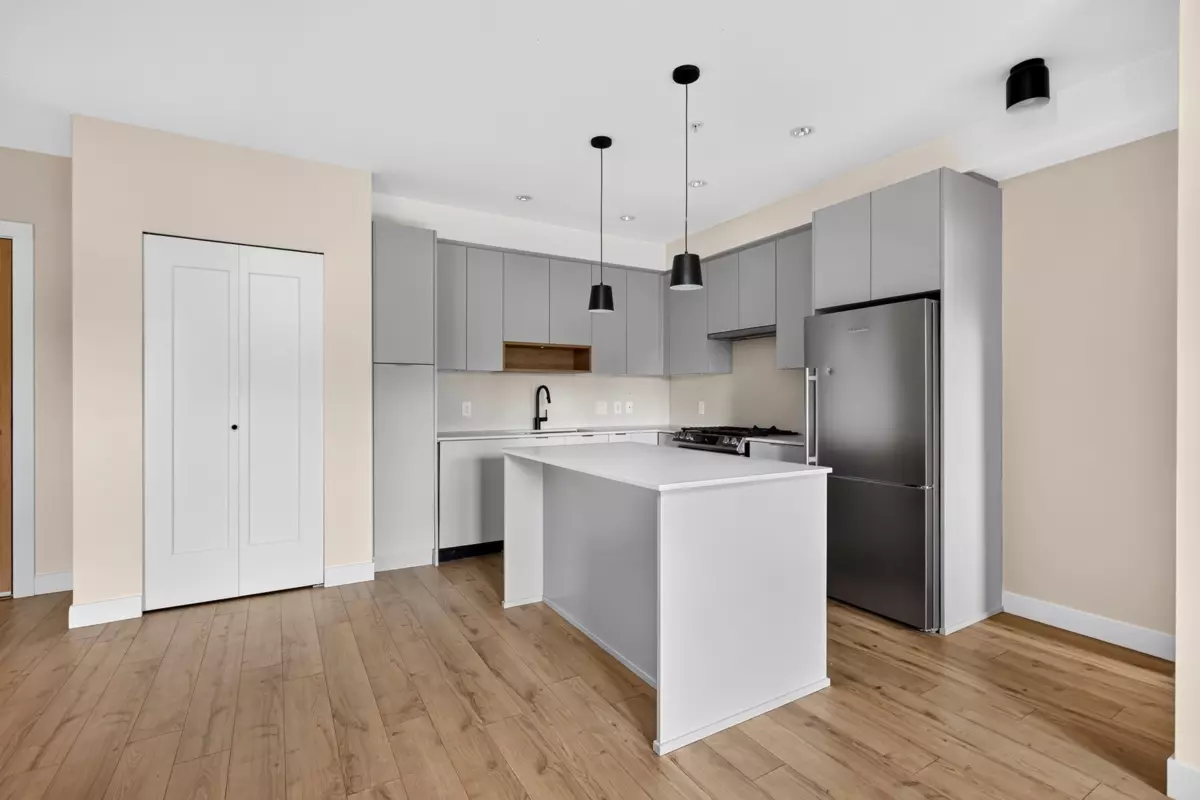 Dining Area Photo of 213 2493 Montrose Avenue, Abbotsford, BC